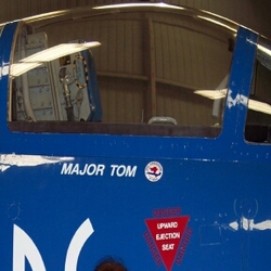 /images/toms_real_cockpit_250x250.jpg